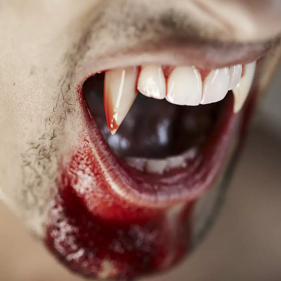 Scarecrow Custom Deluxe Long Saber Fangs Teeth & Fangs