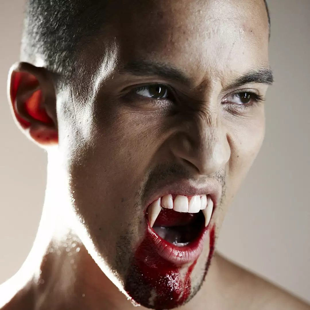 Scarecrow Custom Deluxe Long Saber Fangs Teeth & Fangs